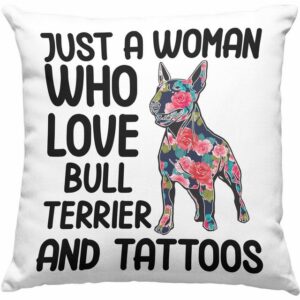 Trendation Dekokissen Trendation - Bullterrier Besitzerin Geschenk Kissen Bullterrier Tattoo Frauen Geschenk Just A Woman Who Loves Bull Terrier and Tattoos Dekokissen mit Füllung 40x40