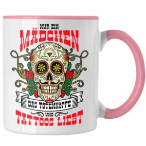 Trendation Tasse Trendation - Tattoo Frau Geschenk Nur Ein Mädchen Das Totenköpfe und T