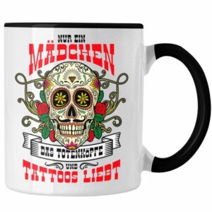 Trendation Tasse Trendation - Tattoo Frau Geschenk Nur Ein Mädchen Das Totenköpfe und T