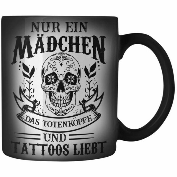 Trendation Tasse Trendation - Tattoos Frauen Zaubertasse Tätowiererin Geschenk Farbwechsel Tasse Tattoo Totenkopf Zaubertassen, Farbwechsel