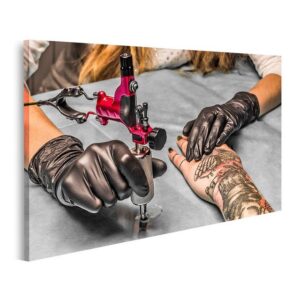 islandburner Leinwandbild Bild auf Leinwand Tattoo Künstler Nimmt Eine Orange Farbe Für Rote Und