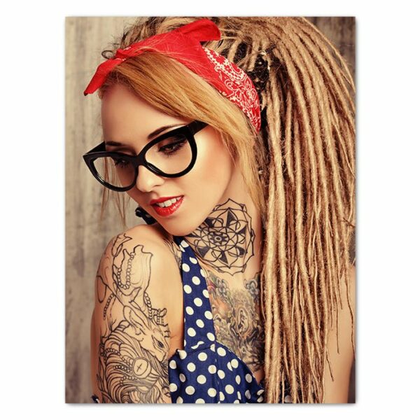 Leinwandbild Models, Hochformat, Tattoos, Frau, Model, Bandana, Dreads, Kunst M0472 - Klein - (40x30cm) von wandmotiv24